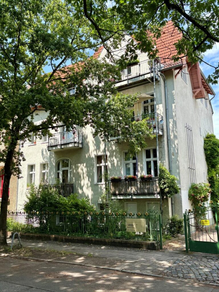 Straßenfront