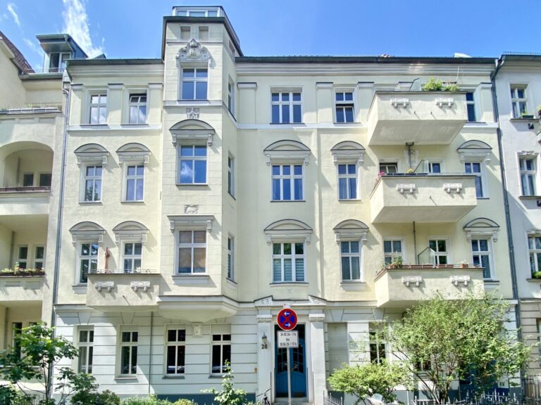 Vorderhaus Front