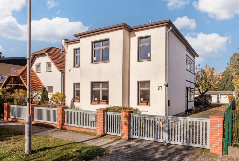 Freistehendes Haus Mit Großem Garten In Begehrter Lage Von Hohenschönhausen 1 Straßenansicht