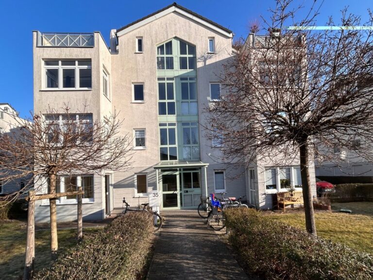 Charmante 2-Zimmer-Gartenwohnung Mit Zusätzlichem Zimmer In Begehrter Pankower Lage 3 Frontansicht 2