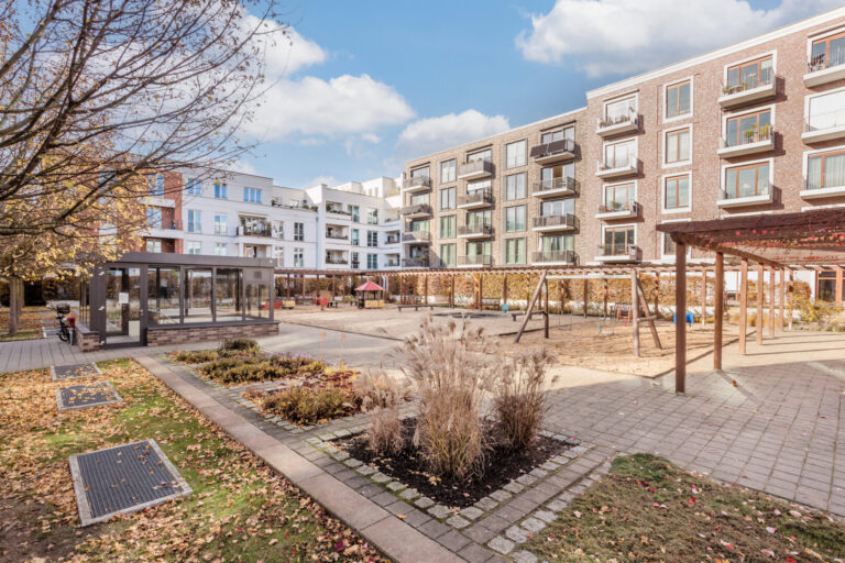 Attraktive 3 Zimmer-Wohnung Mit Balkon Im Florakiez 1 Viel Raum Für Alle