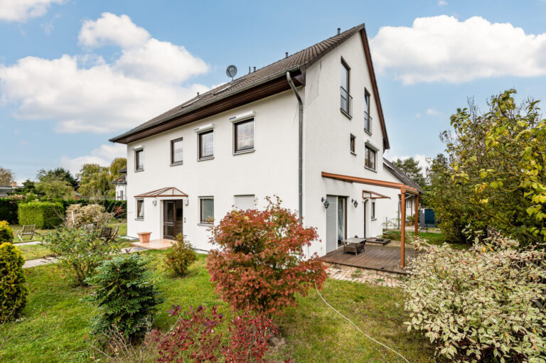 Gemütliches Erdgeschossapartment Mit Großer Terrasse Und Pkw-Stellplatz In Blankenburg 1 Hauseingang