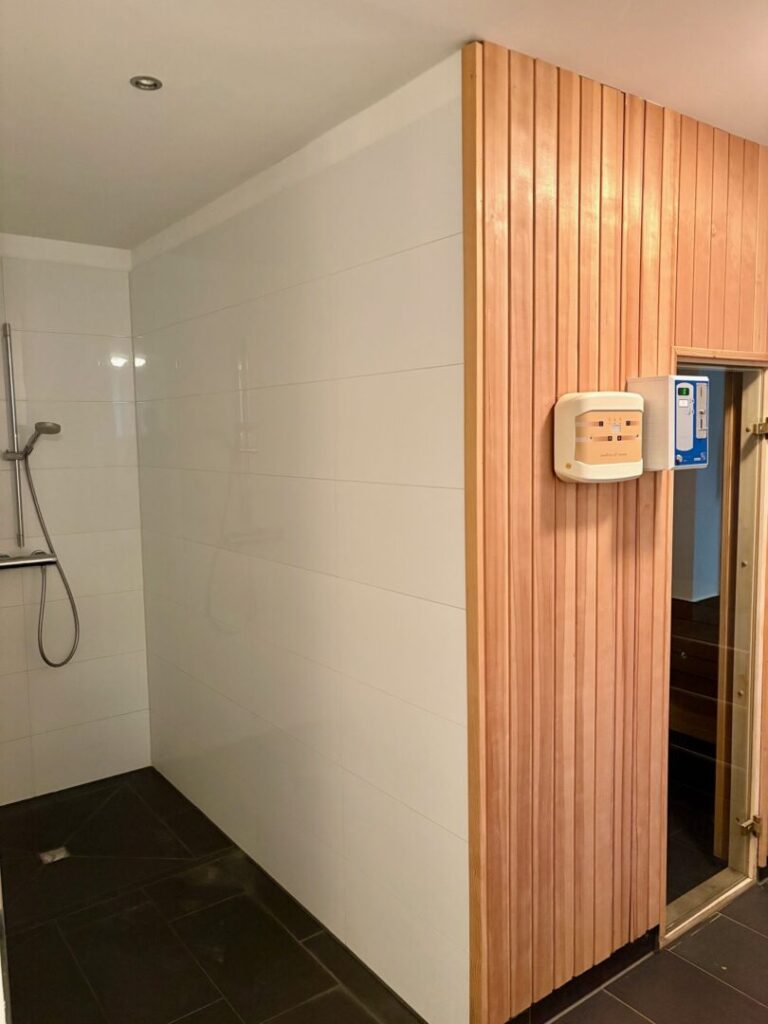 Gohlis-Süd, Vermietete 3 Zimmer Altbauwohnung Mit Großem Balkon 1 Sauna
