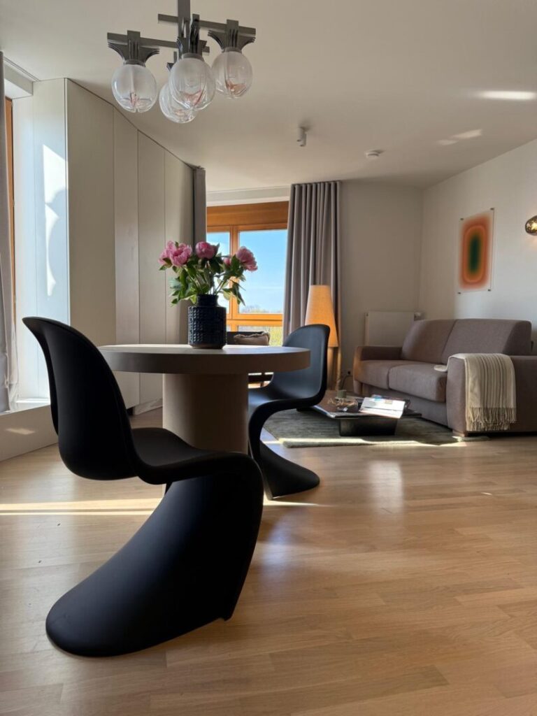 Möblierte 2-Zimmer-Wohnung Zur Miete In Pankow 1 Wohnzimmer