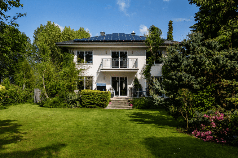 Stadtvilla Der Extraklasse | Energieeffizient | Wärmepunmpe &Amp;Amp; Pv | Bestlage Pankow 1 Gartenansicht