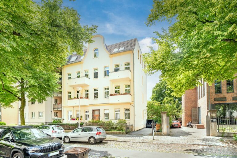 Helle 4-Zimmer-Altbauwohnung Mit Großem Balkon – Zentrale Lage In Pankow-Niederschönhausen! 1 Außenansicht