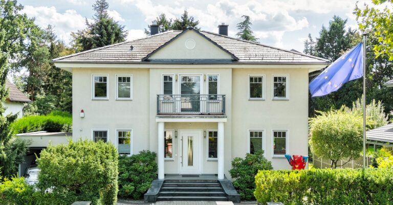 Stadtvilla In Pankow – Klassische Architektur, Moderne Energietechnik &Amp;Amp; Sonniges Gartengrundstück 1 Außenansicht