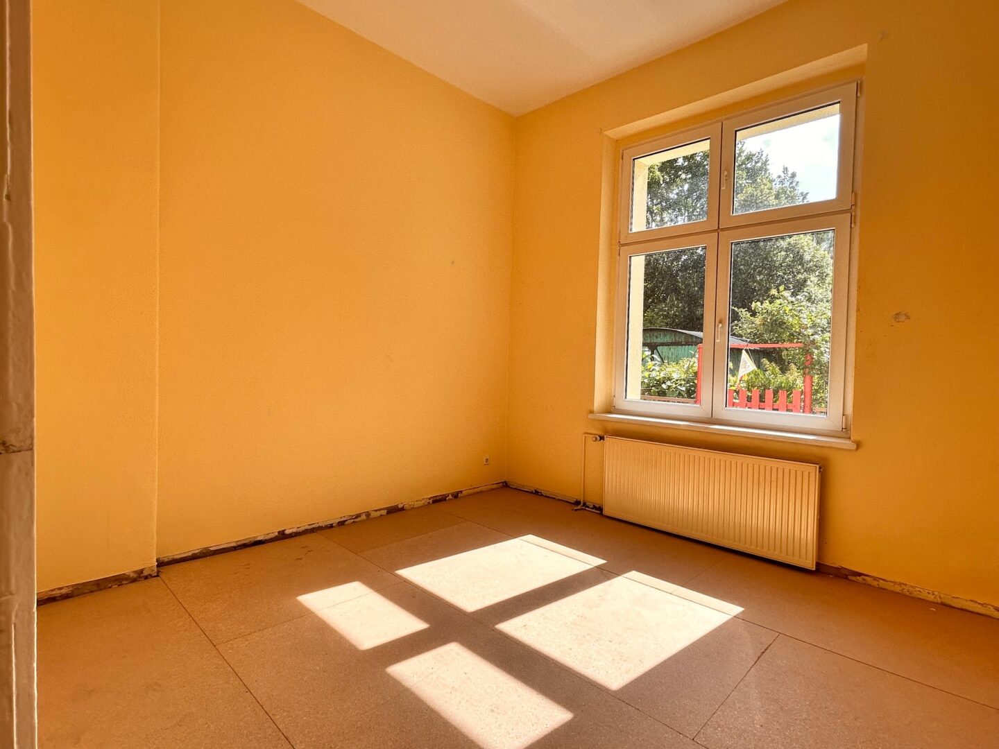 Ess-/Schlafzimmer